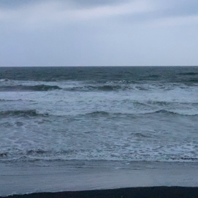 4月20日千葉北、東浪見の朝の波の画像