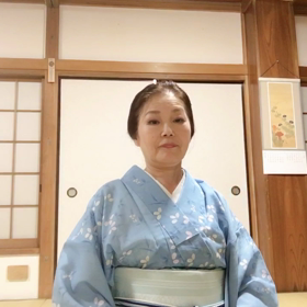 素敵なお扇子の扇ぎ方の画像