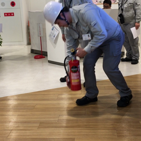 消火器の使い方知ってますか？？スタッフの命を守る為に！！の画像