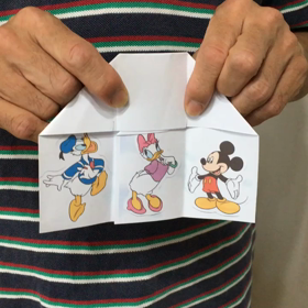 ディズニーランドのレストランで頂いたランチョンマットで・・マジックの画像