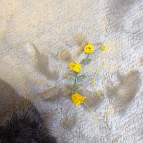 注文いただいたタティングイヤリング☆黄色い小花がゆらゆらの画像