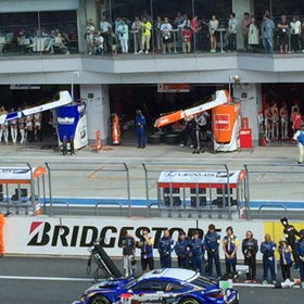 スタート前の国歌斉唱の画像