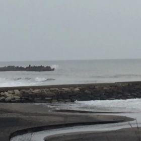 4月11日千葉北、東浪見の朝の波の画像