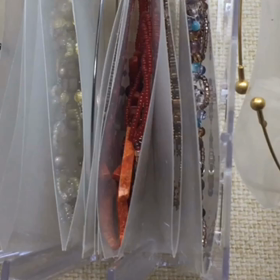 少し大きめネックレスの収納の工夫とヒトカラの画像