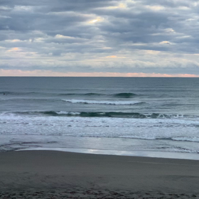 12月31日千葉北、東浪見の朝の波の画像