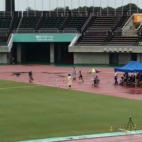 男子ジャベリックボール投げ(ホームストレート側から)②の画像