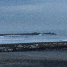 12月17日千葉北、東浪見の朝の波の画像