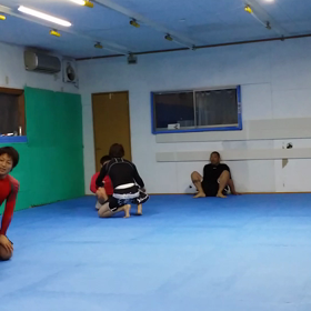 寝技の動画の画像