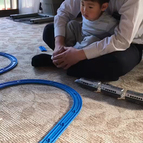 悠翔、プラレールに慣れるの画像