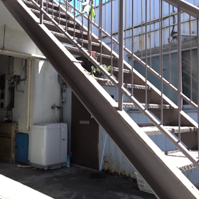 今日も、階段下で「懸垂」始めました♪の画像