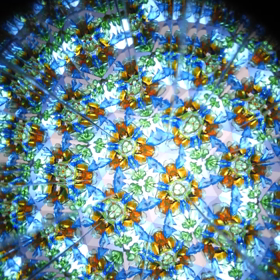 万華鏡は、刹那的に連続してスピーディーに展開する「曼荼羅アート」（動画あり）の画像