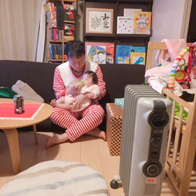 お父さんを待ってる娘の画像