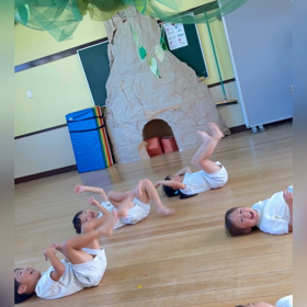 ゴキブリのポーズの画像