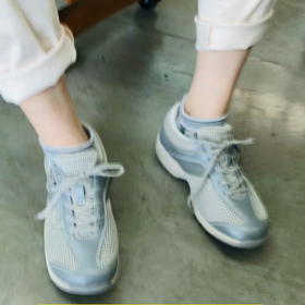 正しいスニーカーの履き方動画の画像