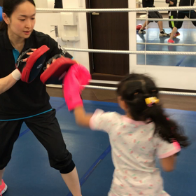 岩瀬トレーナー★ミット(o^^o)の画像