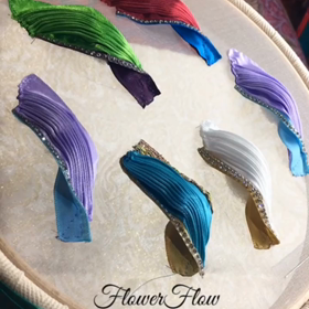 サテンプリーツパーツをオーガンジーに縫い付けの画像