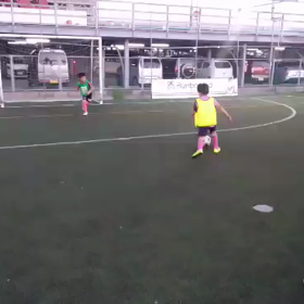 子ども達はサッカーに夢中の画像