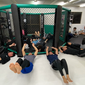 ケージで腹筋運動^_^の画像