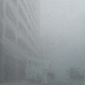 てか！雷雨と氷だ！車が傷ついたーの画像