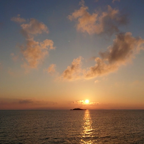 夕陽と波の音☆沖縄の画像