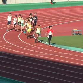 ６年男子1000m第５組①の画像