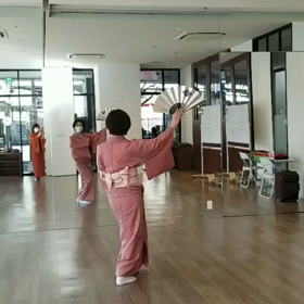 気が抜けない後ろ姿の画像