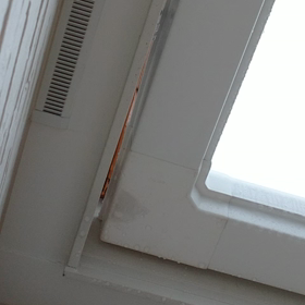 軒先と雨どいのバランスが悪いの画像