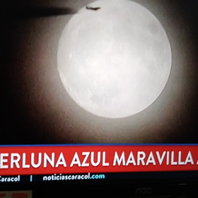 スーパーブルームーンの画像