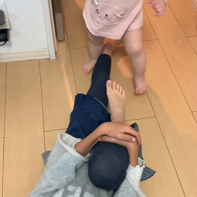 妹から叩かれても怒らない姉の画像