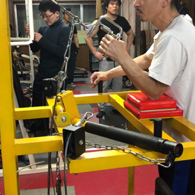 練習会前日に補強に励むポパイの画像