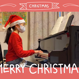 可愛いサンタさんが弾くジングルベル❣️の画像