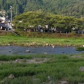 坂道で遊ぶオッサンの画像