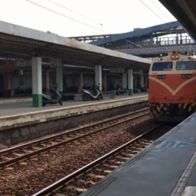 台湾の客車列車の出発シーンをご覧下さい　#taiwan #台湾の画像