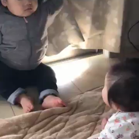 女の子の友達の画像