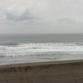 4月15日千葉北、東浪見の朝の波の画像