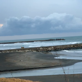 4月18日千葉北、東浪見の朝の波の画像
