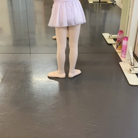 子供のバーレッスンの画像