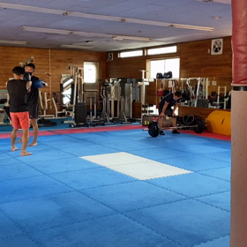 火曜は6時まで！の画像