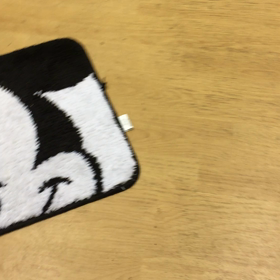 マットで座れの画像