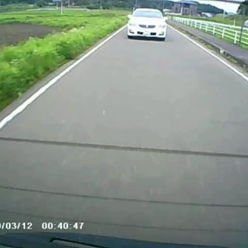 無理な追い越し、事故のもとの画像