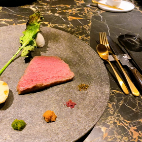 六本木　六花　うまうま赤身お肉の画像
