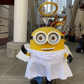 クリスマスコスのミニオンちゃんたちをお見送り♪( ´▽｀)の画像