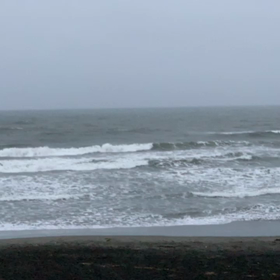 4月26日千葉北、東浪見の朝の波の画像