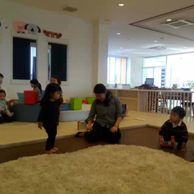 スナップハウスつくば研究学園店にて英語リトミックの画像