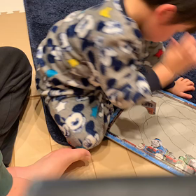 パズルにハマってるゆず君の画像