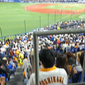 横切る人の画像