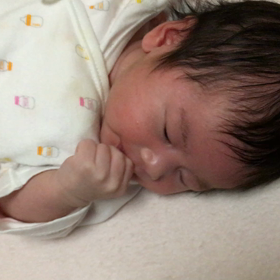 指しゃぶりの画像