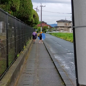 徒歩登校はまだ…の画像