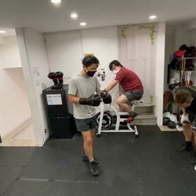 反復横跳びの画像