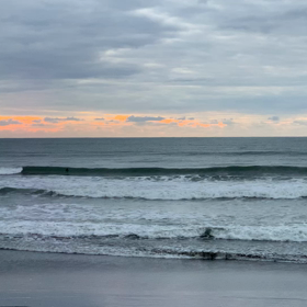 1月28日千葉北、東浪見の朝の波の画像